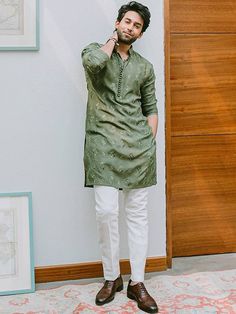 Olive Green Kurta Pajama Suits Diamond Bar California USA Bespoke Kurta Shalwar Suits for Mens Traditional Kurta For Men, Kurta Designs Men's, Short Kurta For Men, Raw Silk Kurta, Wedding Clothes For Men, Indian Wedding Clothes For Men, Bilal Abbas Khan, Pakistani Kurta, Indian Wedding Clothes