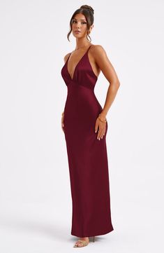 Made in our super luxe, bias cut hammered satin with a gorgeous sheen, the Anja maxi skims the body for a beautiful fit. The perfect dress to create memories in, it features a plunge V-shaped neck and delicate straps. 



Colour: Burgundy.

Luxury bias cut satin.

Delicate straps.

Skims over the figure.

Plunge neckline.

Maxi length.

Model is an XS and is wearing an XS.ÃƒÆ’Ã¢â‚¬Å¡Ãƒâ€šÃ‚Â 

 Size: XS, S, M, L, XL, XXL