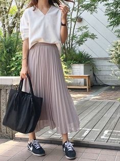 Best Interview Outfits, Pleated Hijab, Hijab Ideas, New Hijab, Interview Outfits Women, Pink Pleated Skirt, Long Skirt Fashion, Long Skirt Outfits, Outfit Ideas For Women