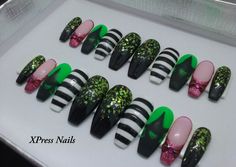 Wicked press on nails.  The largest and smallest nails are painted deep black with beautiful green holographic glitter, the rest are painted with black and white stripes for the wicked witch's socks, gorgeous sparkly ruby slippers with 3D bows and my take on a witch from Wicked. Now available in a set of 10 or 20 nails. PLEASE SEE HOW TO MEASURE IN LISTING PHOTOS. THE PERSONALISATION BOX IS ONLY FOR CUSTOMERS REQUIRING CUSTOM SIZES. A set of 20 means no measuring of your nails is required, you g Elphaba Nails, Ongles Goth, Nails Witchy, Wicked Nails, Nails Goth, Wicked Movie, Nails Hand Painted, Witch Nails, Natural Nail Designs