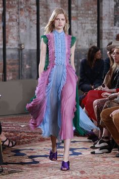 ... Ivy Fashion, Planet Fashion, Fashion Everyday, Gucci Women, Resort Collection, Modern Dress, Best Fashion