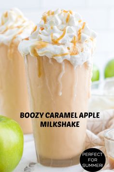 Picture of caramel apple milkshake for adults with alcohol in it. Apple Shake Recipe, Apple Milkshake, Alcoholic Ice Cream, Alcoholic Milkshake, Boozy Shakes, Milkshake Recipe Easy, Apple Ice Cream