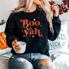 Fall Tshirt Design Ideas, Halloween Sweater Ideas, Sweater Designs For Women Vinyl, Halloween Shirts Ideas, Diy Fall Shirts, Fall Shirt Ideas Vinyl, Fall Cricut Shirts, Fall Svg Shirts, Cricut Tattoo