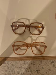 Jimmy fairly Jimmy Fairly Glasses, Vintage Glasses Aesthetic, Glasses Outfit Aesthetic, In The City Aesthetic, The City Aesthetic, Statement Glasses, 70s Glasses, Jimmy Fairly, Glasses Inspo