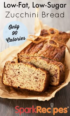 Low Fat, Low Calorie Zucchini Bread. Only 90 cals per serving!! Great way to use up all that zucchini in the garden! | via @SparkPeople #zucchini #summer #squash #bread #baking #healthy Zucchini Bread Healthy, Sugar Bread, Baking Powder Uses, Zucchini Bread Recipes, Snack Treat, Calorie Recipes, Food Snack, No Calorie Foods, Zucchini Bread