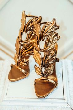 Greek Outfit Ideas, Ancient Greece Fashion, Greek Outfit, Ancient Greece Aesthetic, Hak Tinggi, Greece Fashion, Prom Heels, Greece Wedding, Greek Wedding