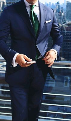 Navy Suit Green dot•○• tie Blue Suit Style, Dark Blue Suit, Suit Green, Suit Combinations, Blue Suit Men, White Jeans Men, Formal Men Outfit, Navy Blue Suit, Dapper Style