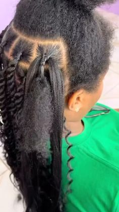 _MyNaturalHairJoint | Island #twists @refined_stylestt | Instagram Singing Friends, Latest Hair Braids, Twists Hairstyles, Senegalese Twist Hairstyles, Wow Hair Products, Marley Twists, Black Hair Extensions, Twist Styles, Senegalese Twist