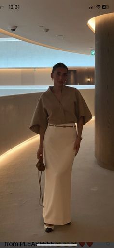 Classy Dubai Outfits, Classy Casual Skirt Outfits, Modest Outfits Old Money, Blouse And Skirt Outfit Formal, Sophisticated Aesthetic Outfits, Chic Elegant Outfits Casual, Modest Trousers Outfit, Elegant Everyday Outfits Classy, Wedding Guest Outfits Winter