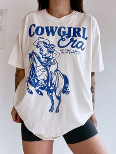 Cowgirl Era, Western Fits, Western Graphic Tees, Western Aesthetic, Aesthetic T Shirts, Trendy Graphic Tees, Aesthetic Shirts, Cow Girl, Tshirt Design