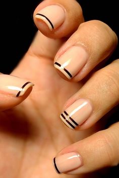 Metallic Stripe Nails, Nail Art With Lines Stripes, Black Stripe Nails, Nails With Stripes, Tip Nail Ideas, French Tip Nail Ideas, Tip Manicure, French Tip Manicure, Minimal Nails Art