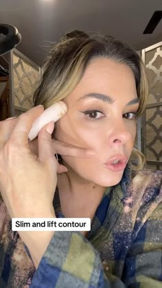 Erica Taylor on Instagram: "Slim and lift contour #contour #contouring #slimface #over40 #facelift #cheeklift #dosanddonts #mua #fyp #rarebeauty" Lift Contour, Contour Guide, Contour Tricks, Erica Taylor, Cheek Lift, Lash Extension Mascara, Insta Reels, Slimmer Face, Blush Contour