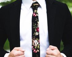 FLORAL TIES AND FLORAL TIES wedding accessories by MYTIESHOP Hipster Chic, Groomsmen Ties, Wedding Ties, Mens Fashion Trends, Mode Inspiration