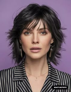 #ChinLengthShag #HairTrends Haircuts For Curly Hair Women, Above Shoulder Length Hair, Choppy Bob Hairstyles For Fine Hair, Modern Shag Haircut, Wavy Bob Haircuts, Textured Haircut, Medium Layered Hair, Short Shag Hairstyles