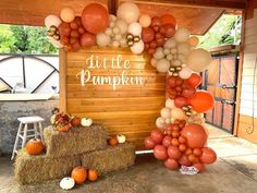 a bunch of balloons that are in the shape of pumpkins and hay bales