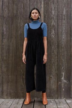 Jumpsuit With Sweater Outfit, Black Overalls Outfit Winter, Black Overalls Outfit Fall, Overalls Outfit Winter, Black Overalls Outfit, Semi Formal Mujer, Corduroy Jumpsuit, Wide Wale Corduroy, Cotton Sweaters