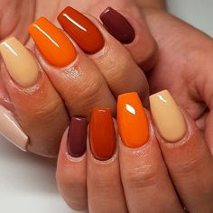 Autumn is coming, and that means new nail trends have been born to take over the women’s world. Luckily for all fashion-seekers, this post is full of the latest autumn nail designs for all tastes. Stars Nails, Unghie Sfumate, Brown Nail, Fall Nail Art Designs, Basic Nails, Fall Acrylic Nails