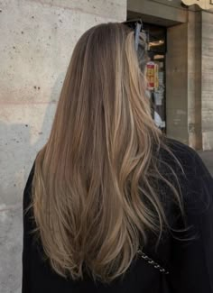 All Over Hair Color Ideas For Blondes, Light Brown Hair With Extensions, Blonde For Brunettes, Dark Sandy Blonde Hair, Level 7 Hair Color, Warm Bronde Balayage, Light Brunette, Summer Blonde, Honey Brown Hair