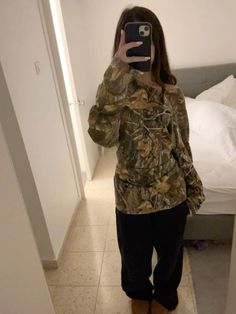 Camo Sweatshirt Outfit Aesthetic, Realtree Camo Outfit, Camo Shirts Outfits, Real Tree Jacket Outfit, Camo Long Sleeve Outfit, Camo Zip Up, Camo Long Sleeve Shirt Outfit, Camo Outfits Aesthetic, Real Tree Camo Pants Outfit