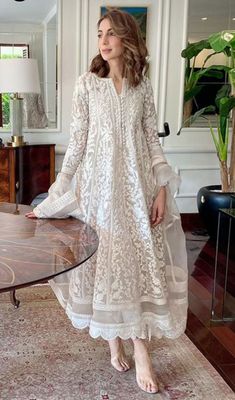 Flare Long Gown, Gown With Dupatta, Stile Hijab, Organza Gowns, Pakistani Dresses Casual, Pakistani Fashion Party Wear, Beautiful Pakistani Dresses, Salwar Kamiz, Mode Abaya