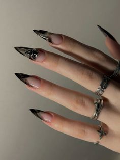 Dark Vampy Nails, Black Stiletto Nails, Sharp Nails, Hello Nails, Punk Nails, Goth Nails, Pointed Nails, Grunge Nails, Cute Gel Nails