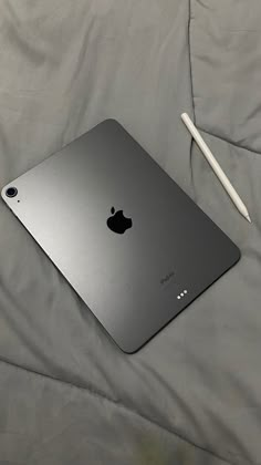 Finally, after so much prayer, effort and also patience, I have you, thank you for the opportunity, and I hope it will end beautifully 💌💌💓💓 Ipad Air 5th Generation, Apple Macintosh, Study Apps, Apple Air, Medical School Motivation, Iphone Video, Ipad 5, Gray Aesthetic