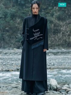 Matrix Coat, Modern Chinese Fashion, Kimono Modern, Traditional Asian Clothing, Japanese Traditional Clothing, Modern Kimono, Sans Art, Modern Cheongsam, Chinese Fashion Street