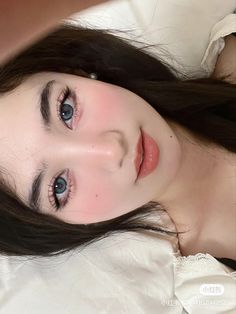 Soft Grunge Makeup, Pale Aesthetic, Egg Shell Art, Chinese Makeup, 90s Makeup, Make Up Inspo, Beauty Goals, Grunge Makeup, Soft Grunge