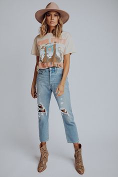 5 Ways To Style Any Band Tee | cladandcloth How To Style Band Tees, Band Tee Outfits, Neo Grunge, Look Jean, Tokyo Street Fashion, Nashville Outfits, Western Style Outfits, Western Outfits Women, Mode Boho