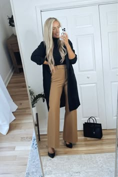 Womens Bank Teller Outfits, Business Meet And Greet Outfits, Sophisticated Business Outfits, Fall Office Wear Women, Work Dress Pants Women, Womens Outfits With Belts, How To Style Dress Pants Business Casual, Polished Work Looks, Women Trousers Outfits Classy