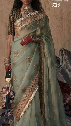 Indian Asthetics, Saree Outfit, Fashionable Saree, Long Blouse Designs, Bridal Dupatta, Fashionable Saree Blouse Designs, Dress Book, Indian Couture, Wedding Saree