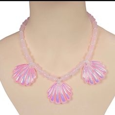 Barbie Pink Seashells Necklace Seashells Necklace, Barbie Margot Robbie, Barbie Cosplay, 2023 Barbie, Halloween Suits, Layered Beaded Necklaces, Paper Beads Necklace, Carnival Costume, Charm Choker Necklace