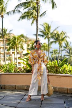 Linen Pant Summer Outfit, Medeteranian Cruise Outfits, Classy Vacation Outfits Tropical, Northern Europe Summer Outfits, Dress For Vacation Outfit Ideas, Hawaii Dress Outfit Ideas, Front Tie Top Outfit, Maui Outfit Ideas, Island Vacation Outfits