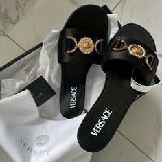 Black Designer Sandals, Designer Sandals Flat, Versace Sandals, Closet Art, Luxury Sandals, Fluffy Shoes, Versace Shoes, Bag Obsession, Sandals Flat