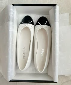 Blair And Serena, Slay Outfits, Fashion Shoes Heels, Rich Lifestyle, Heels Classy, White Swan, Shoe Inspo, Blair Waldorf, Stockholm Fashion