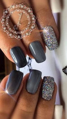 Grey Nail, Shiny Nails Designs, Grey Nails, Grey Nail Designs, Nagellack Trends, Silver Nail, Gray Nails