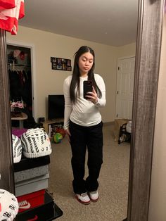 Latina Comfy Outfit, Latina Outfits School Dress Code, Cozy Latina Outfits, School Outfits For Latinas, Latina Outfits School Baggy, Chicana Style, Latina Outfits, Mood Clothes, Latina Fashion Outfits