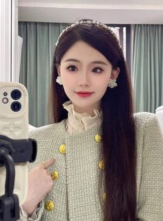 cute easy hairstyles space buns Hairstyles Space Buns, Animated Hair, Korean Hair Styles, Cute Easy Hairstyles, Asian Makeup Looks, Hairstyle Color, Kpop Shifting, Space Buns, Korean Hair