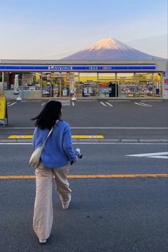 Fuji-san mt.fuji lawson must see bucket list fuji Lake Kawaguchi Mt Fuji Photoshoot, Japan Instagram Photos Summer, Lawson Mt Fuji, Working In Japan, Tokyo Inspo Pics, Japan Photo Inspiration, Japan Inspo Pics, Seoul Photo Ideas, Tokyo Instagram Pictures