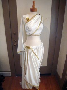 Beautiful Athena Inspired Dress, Greek God Outfit Aesthetic, Ancient Greek Clothes Aesthetic, Greek Women Outfits, Greek God Clothing, Greek Clothing Aesthetic, Greek Myth Outfit, Aphrodite Clothes, Ancient Greek Outfit