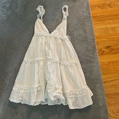 Never Worn! Cute White Hoco Dresses, Tinkerbell White Dress, Aestic Dresses, Vintage Casual Dress, Babydoll White Dress, White Cowgirl Dress, Dresses Flowy Short, White Summer Dress Plus Size, Cute Beach Dresses