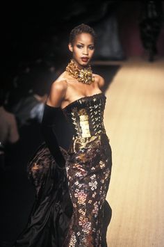 High Fashion Runway Outfits, Fashion Textiles, Barbie Summer, High Fashion Dresses, Runway Outfits, 90s Models, Paris Mode