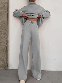 Pant Suits For Women, Cut Clothes, Pullover Mode, Sweatsuit Set, Turtleneck Sweatshirt, Traje Casual, Pantsuits For Women, Hoodie Set, Maxi Robes