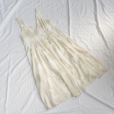 Nwot Ann Taylor Cream, Sleeveless, Floral Lace Babydoll Dress. V-Neckline, Zipper, Flowy Hem, Fully Lined. Really, Really Pretty Dress! I Love The Detail And The Material. Nwot Never Been Worn | Great Condition | Us Size 6 Lace Babydoll Dress, Lace Babydoll, Pretty Dress, Ann Taylor Dresses, Size 6 Dress, Babydoll Dress, Cream White, Pretty Dresses, Floral Lace