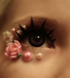 An up close look at circle lenses. See the blank ring around the eye... Hime Gyaru, Kawaii Makeup, Gyaru Fashion, Doll Makeup, Eye Make, Eye Art, Steam Punk, Pretty Makeup