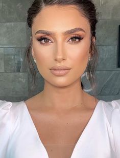 Bridal Makeup 2023 Brown Eyes, Brown Eye Brunette Makeup, Natural Makeup Look For Brown Eyes, Brown Makeup Looks Wedding, Makeup For A Black Tie Event, Natural Bridal Makeup Brunette Brown Eyes, Wedding Make Uo Brown Eyes, Shay Mitchell Makeup Wedding, Soft Glowy Makeup Wedding Brown Eyes