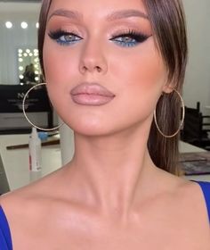 Makeup Idea For Blue Dress, Makeup Ideas That Go With Blue Dress, Prom Night Makeup Blue, Cinderella Eyeshadow Looks, Makeup Looks On Blue Dress, Blue Dress Wedding Makeup, Best Makeup With Blue Dress, Makeup Looks With A Blue Dress, Royal Blue Waterline Makeup