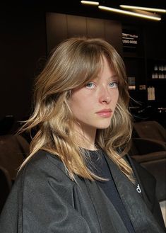 Curtain Bangs And Medium Layers, Blonde Wavy Shag Haircut, Shaggy Blonde Balayage Hair, Shaggy Bronde Hair, Joanna Spicer Hair, 2024 Shag Hairstyles, Collarbone Length Shag Haircut, Polished Shag Haircut, Choppy Haircuts Long