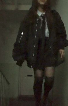 Dark Academia Grunge Fashion, School Outfits Aesthetic Grunge, Dark School Aesthetic Outfits, Dark Uniform Aesthetic, Dark Academia And Grunge Aesthetic, Academic Grunge Outfits, Dark Aesthetic Closet, Dark Grunge Academia Outfit, Dark Street Style Aesthetic