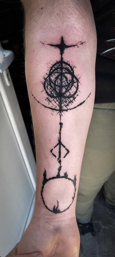 a person with a tattoo on their leg that has an arrow and arrows in it